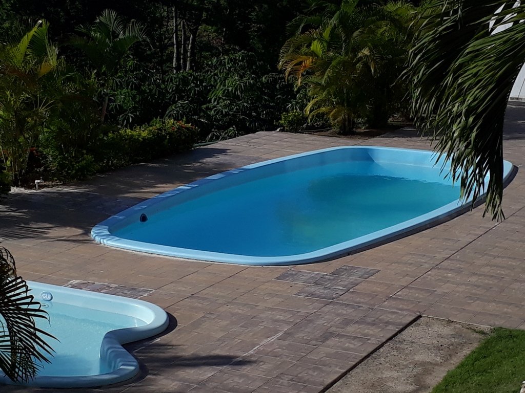 Otra vista de la piscina